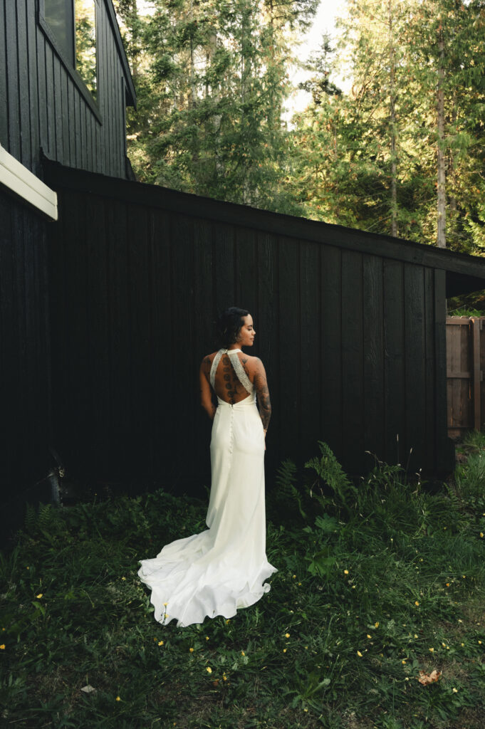 a portrait of the back of a brides dress