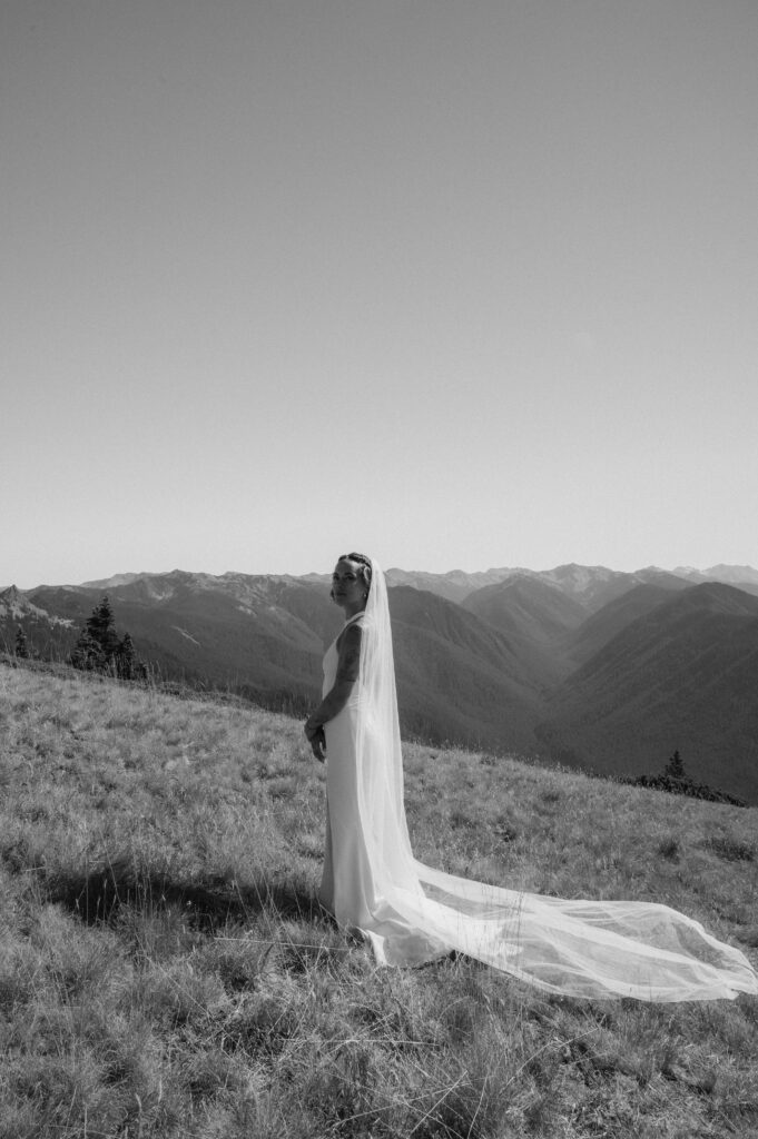 black and white portrait of a bride on hurricane ridge